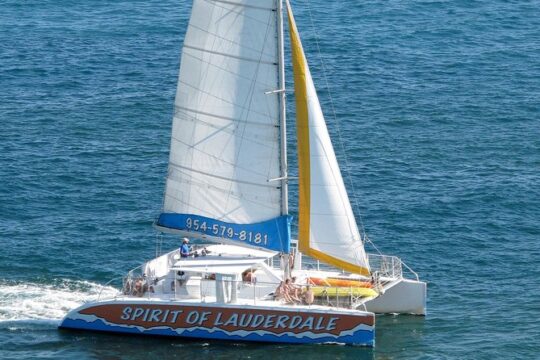 From Cancun to Isla Mujeres: Snorkeling and Dancing Catamaran Cruise with Lunch