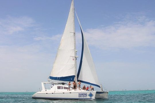 Full-Day Luxurious Catamaran Adventure - Cancún to Isla Mujeres