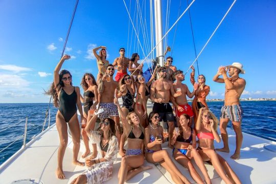 Deluxe Catamaran tour to ISLA.MUJERES! Open Bar, Lunch and Snorkeling included