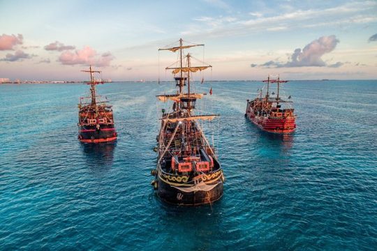 Captain Hook: Pirate Show and Dinner Cruise in Cancun