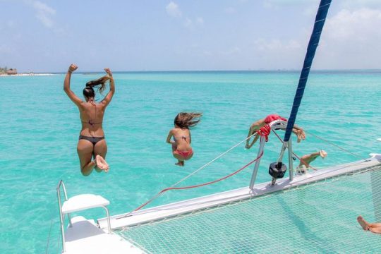 Snorkeling Adventure at Isla Mujeres Includes Lunch and Open Bar