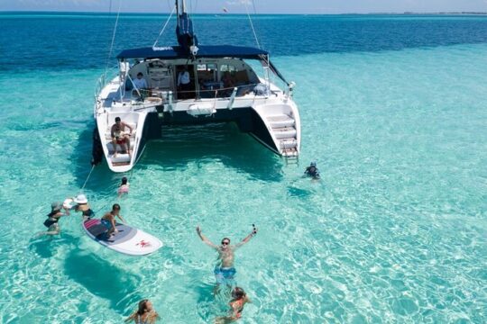 Puerto Morelos Catamaran Secret Sandbar Sail with Lunch and Drinks