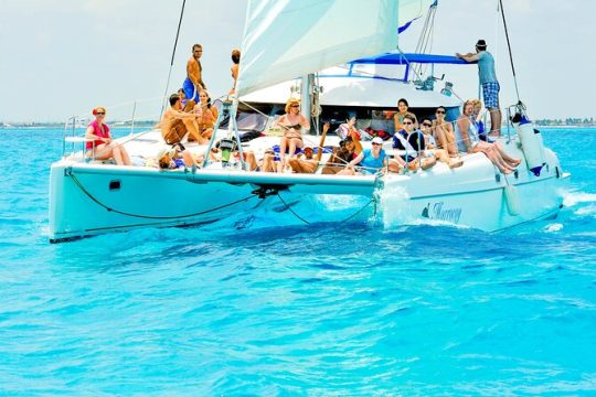 Deluxe Catamaran tour to ISLA.MUJERES! Open Bar, Lunch and Snorkeling included