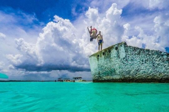 Catamaran to Isla Mujeres, all included from Cancun for the best price