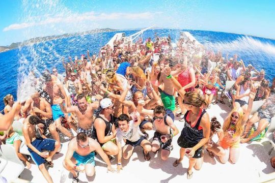 From Cancun: Adult-Only Cancun Party Cruise to Isla Mujeres