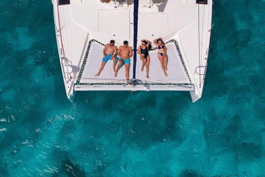 Cozumel Luxury Sailing & Snorkeling with Lunch and Open Bar Onboard