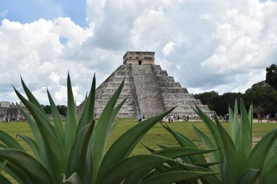 Chichen Itza Tour: Pyramids, Cenote Ik Kil & Valladolid
