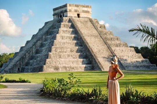 Chichan Itza Premium Tour with Cenote & Valladolid