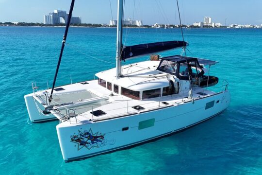 4hrs 42ft Luxury Catamaran Private Charter Cancun to Isla Mujeres